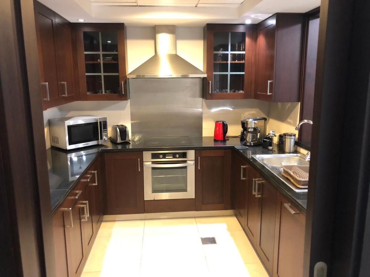 Downtown Boulevard One Bedroom Apt In 29 Blvd غرفة وصالة Burj & Fountain View Master Bedroom Plus 2 Single Beds In Living Room Dubai Exterior photo